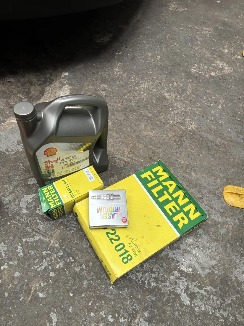 Car servicing work by NR Mobile Autocare